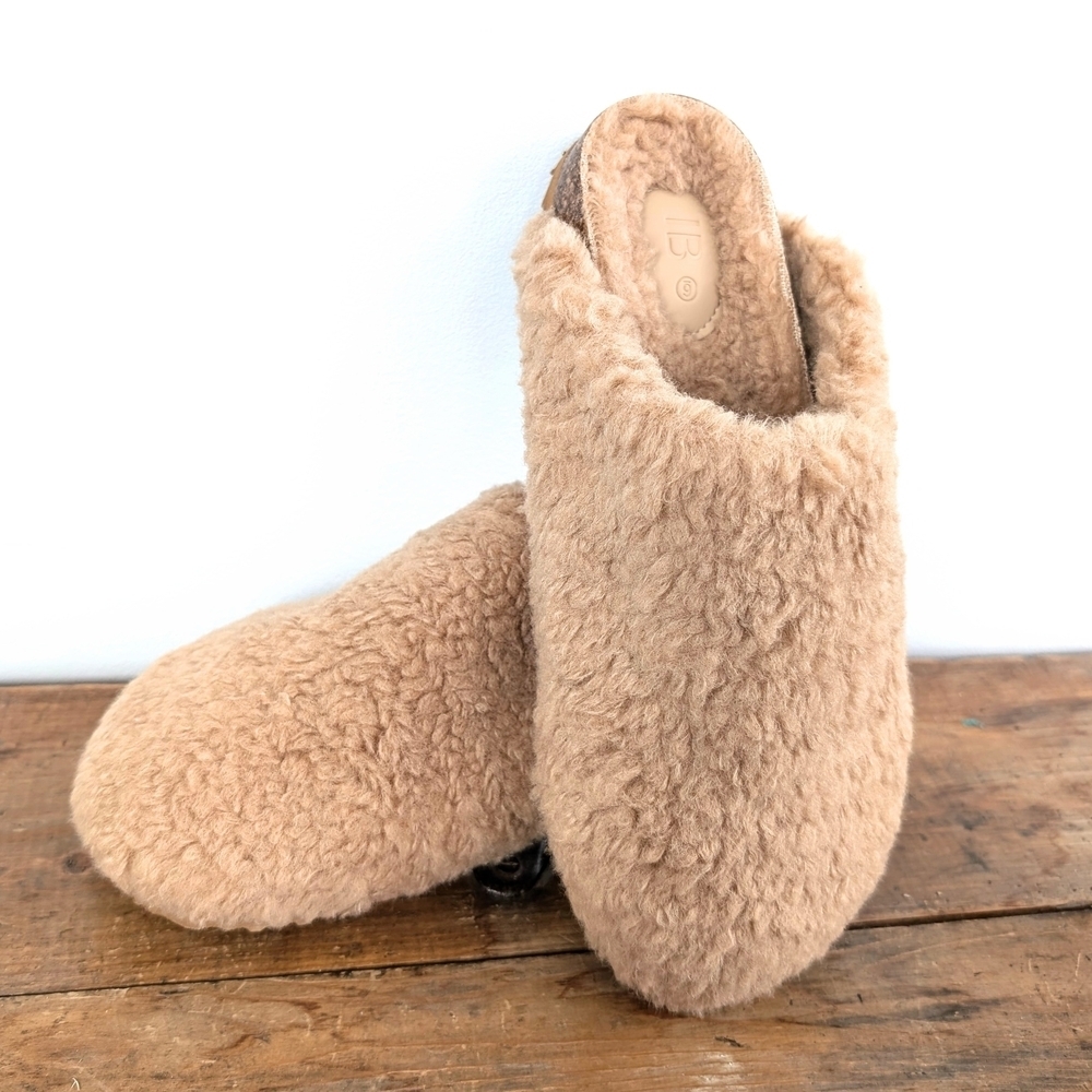 NWOT Intentionally Blank Apres Teddy Sherpa Mules Slippers Tan ~ Size 6